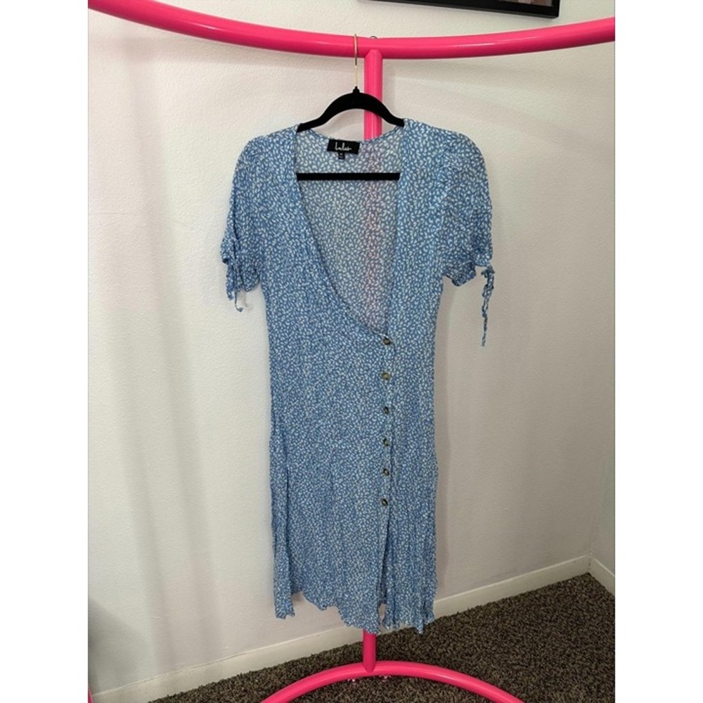 LULUS PARIA LIGHT BLUE LEAF PRINT‎ BUTTON-UP SHORT SLEEVE MIDI SLEEVE- SIZE M